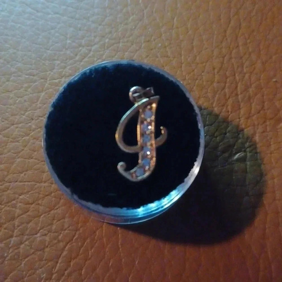 💙🌹Gold plated letter pendant "J" with faux diamonds - Picture 3 of 7